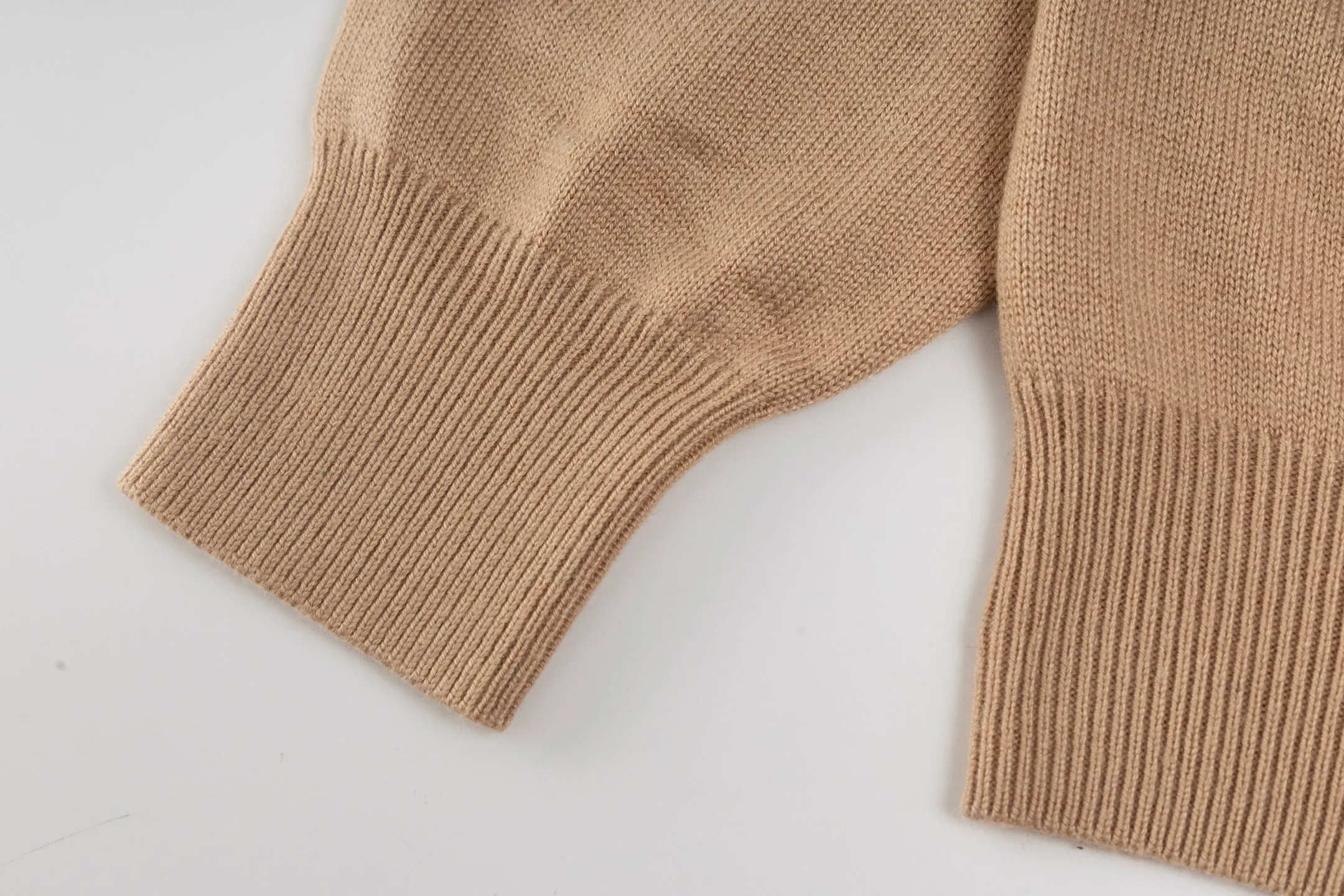 BBR （Khaki ） 11,294 ， ， B 。 ， Classic ， ， 。 ， Burberry ， 。 ， 。 ， ， 。 ， ， ， 。 Size:S/M/L